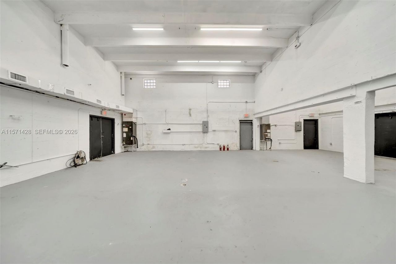 67 NW 166th St, Miami, FL 33169 Photo