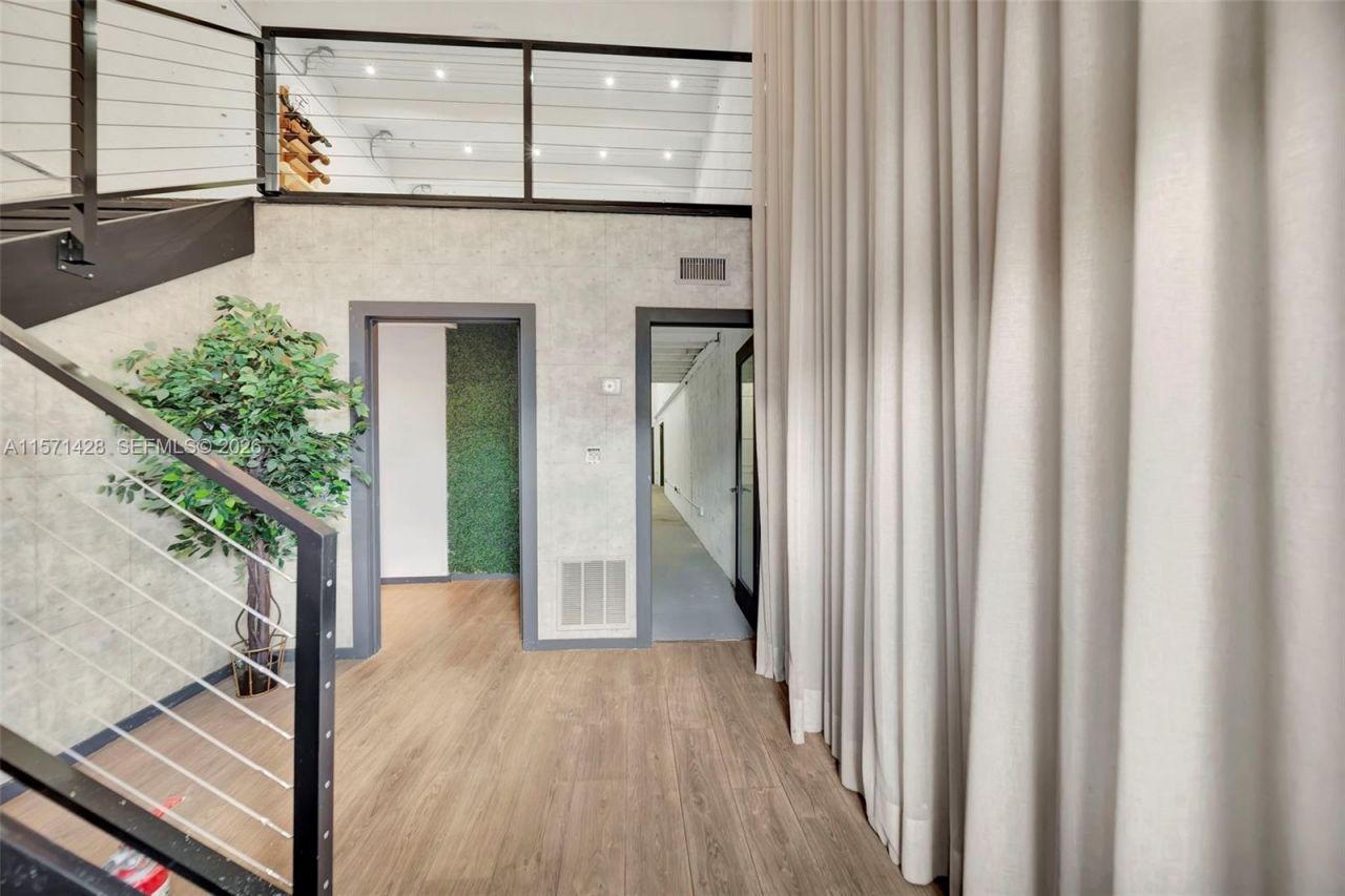 67 NW 166th St, Miami, FL 33169 Photo