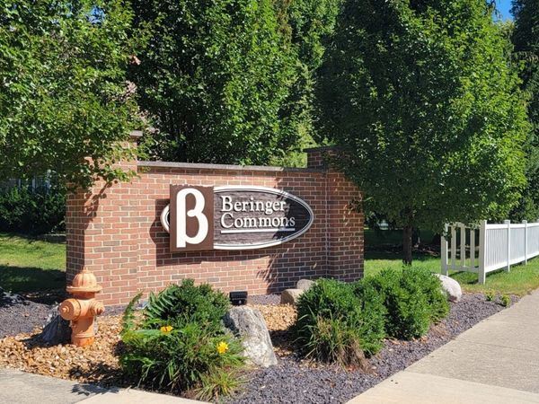 611 N Beacon Hill Circle, Urbana, IL 61802