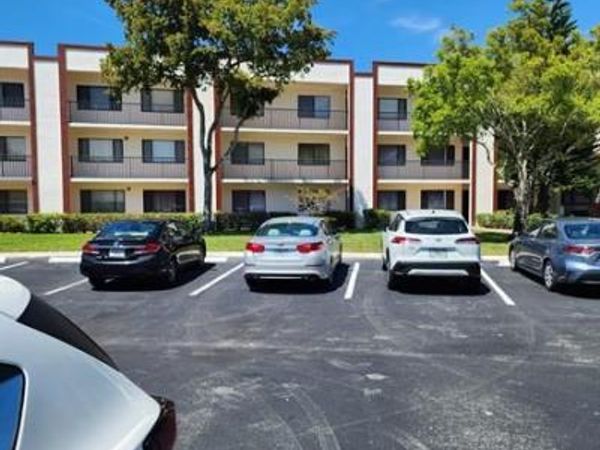 9655 N Belfort Cir, Unit 211, Tamarac, FL 33321