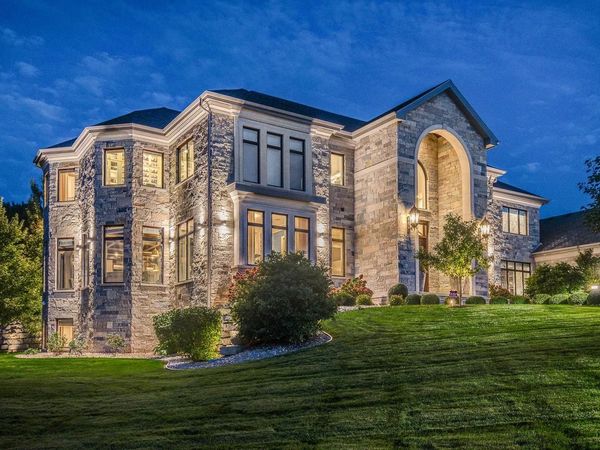 9809 Trappers Trail, Middleton, WI 53562