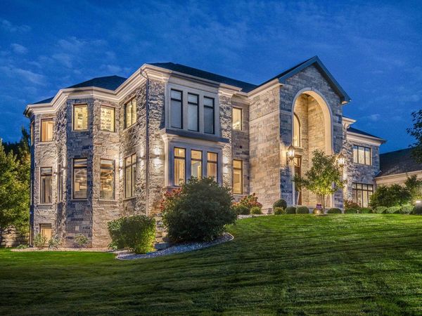 9809 Trappers Trail, Middleton, WI 53562