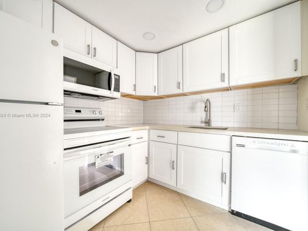 496 NW 165th St Rd, Unit D316, Miami, FL 33169