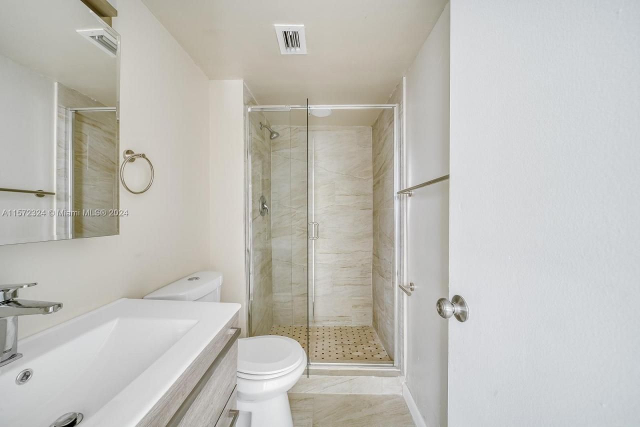 496 NW 165th St Rd, Unit D316, Miami, FL 33169 Photo