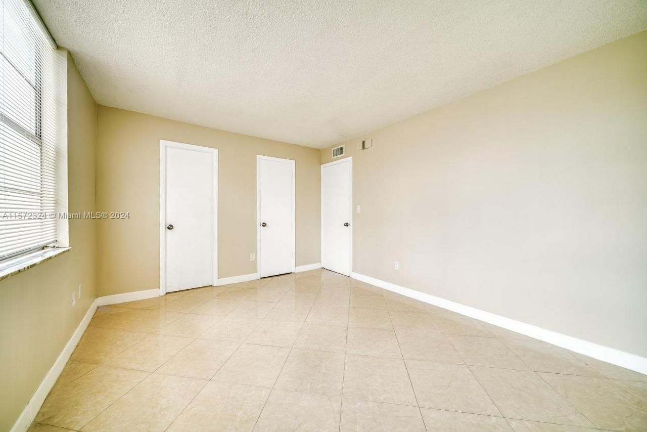 496 NW 165th St Rd, Unit D316, Miami, FL 33169 Photo