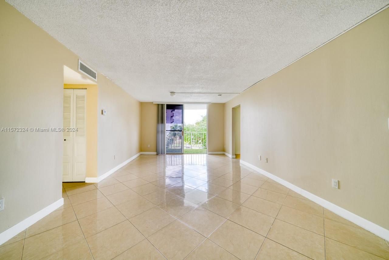 496 NW 165th St Rd, Unit D316, Miami, FL 33169 Photo