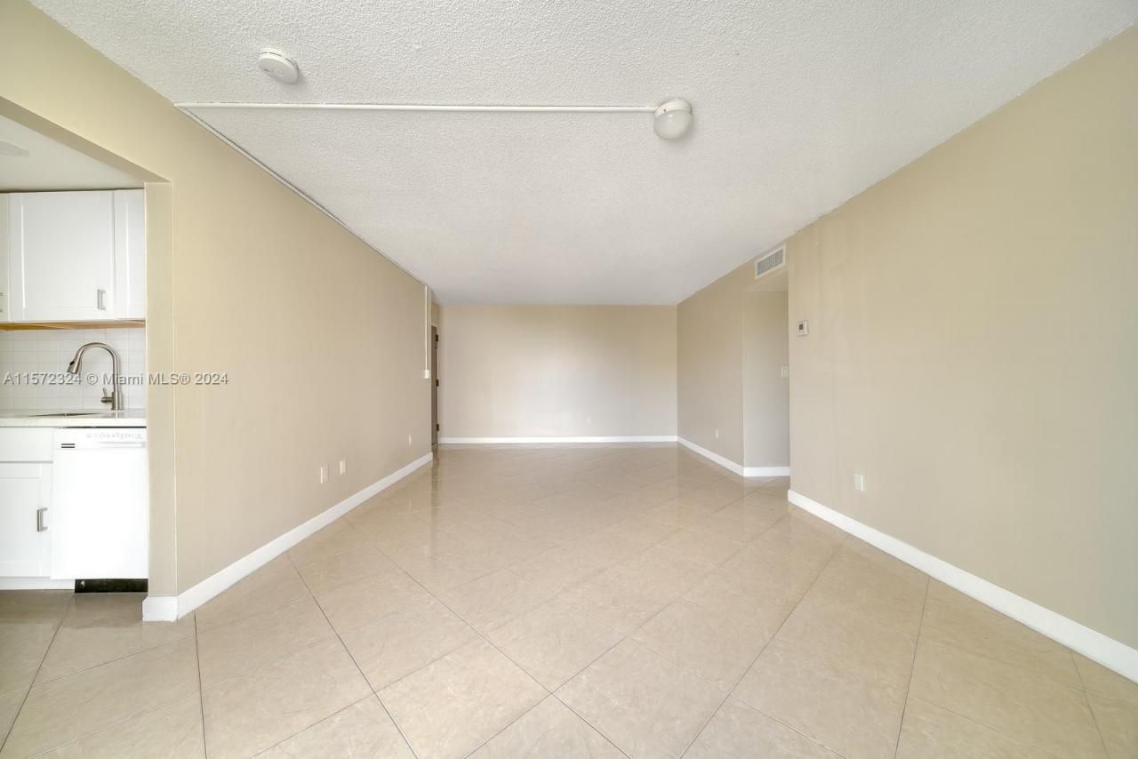 496 NW 165th St Rd, Unit D316, Miami, FL 33169 Photo