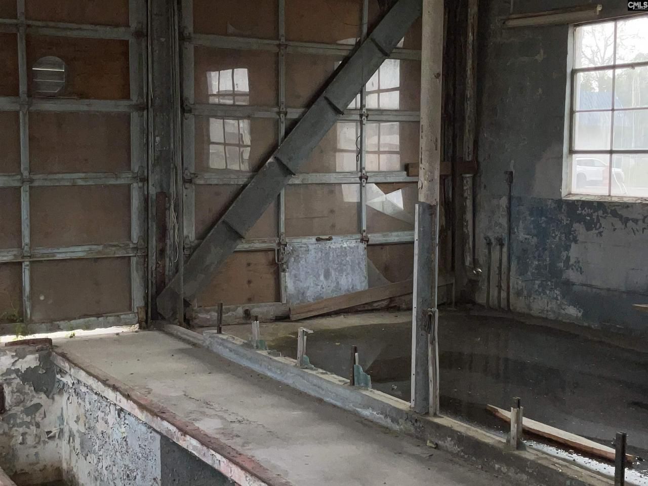 3049 Main Highway Photo 4