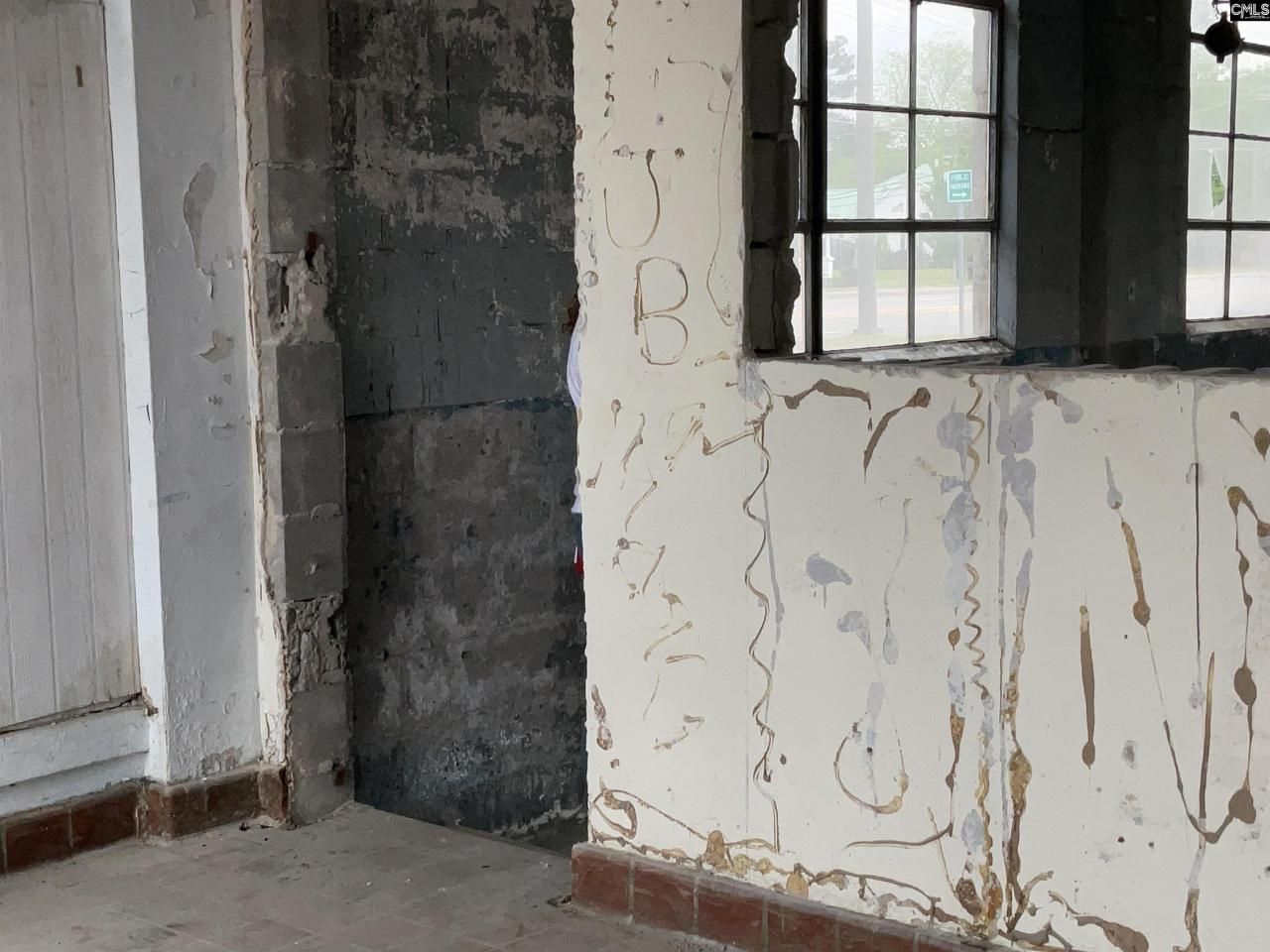 3049 Main Highway Photo 5