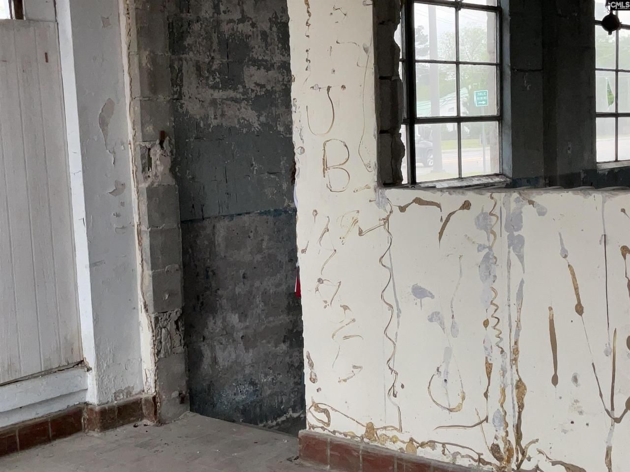 3049 Main Highway Photo 7