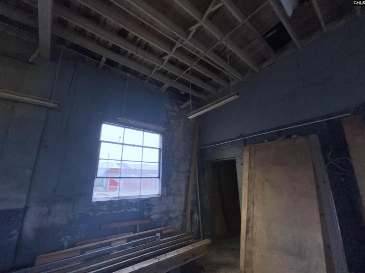 3049 Main Highway Photo 9