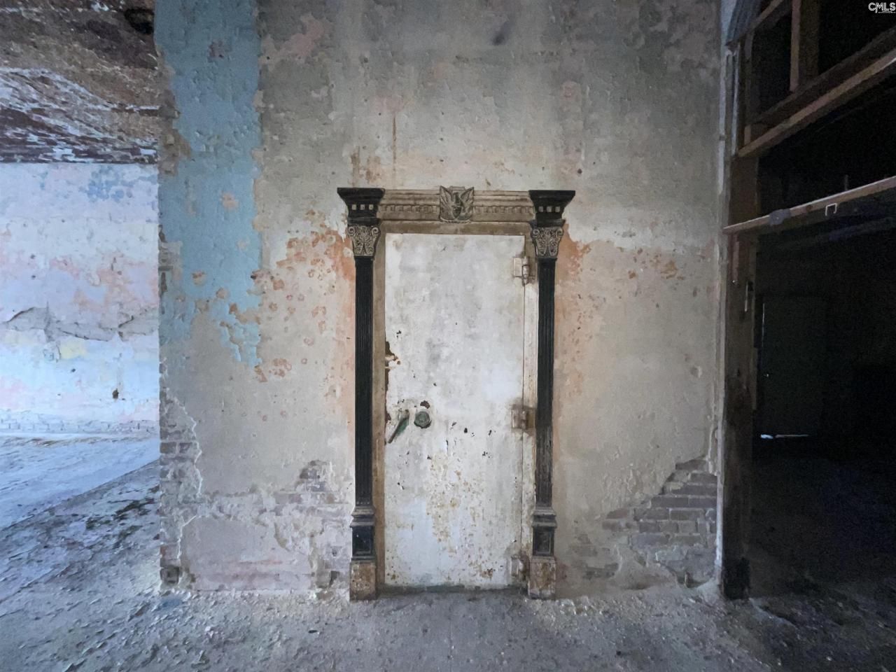 3078 Main Highway Photo 17