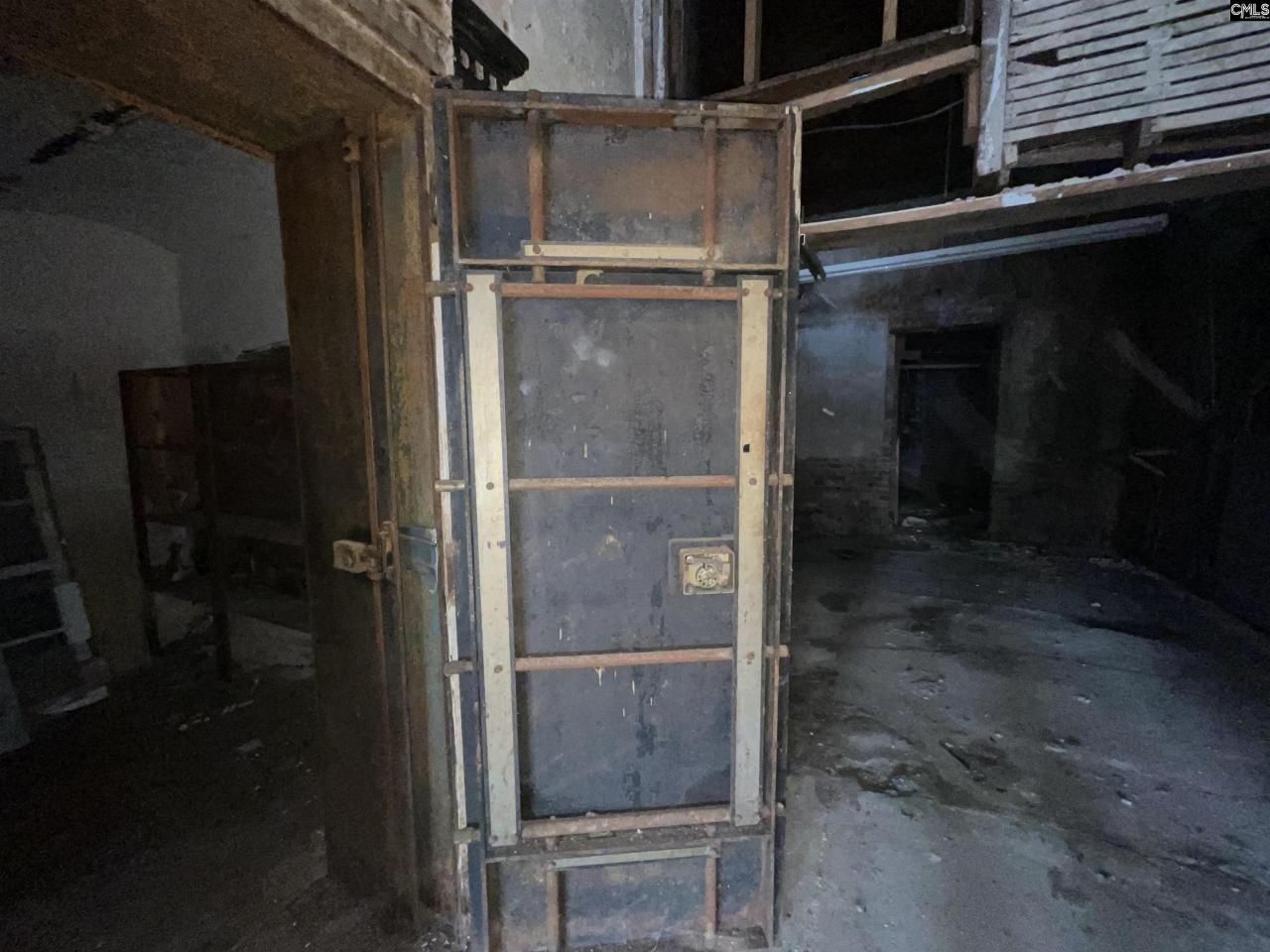 3078 Main Highway Photo 18