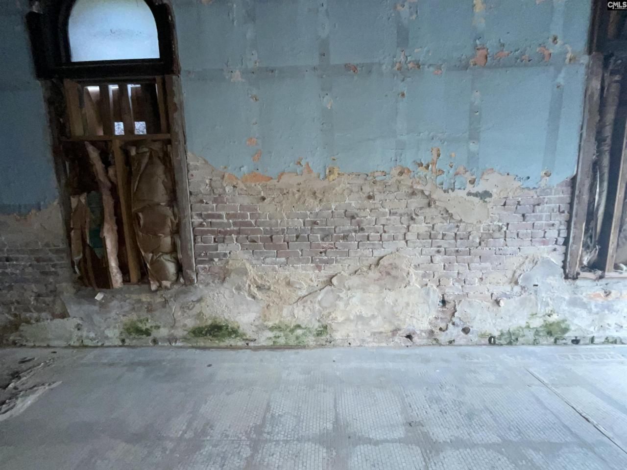 3078 Main Highway Photo 6