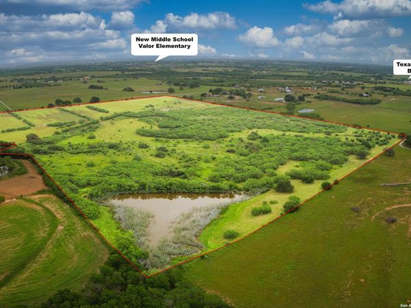 000 LA VERNIA ST, Adkins, TX 78101