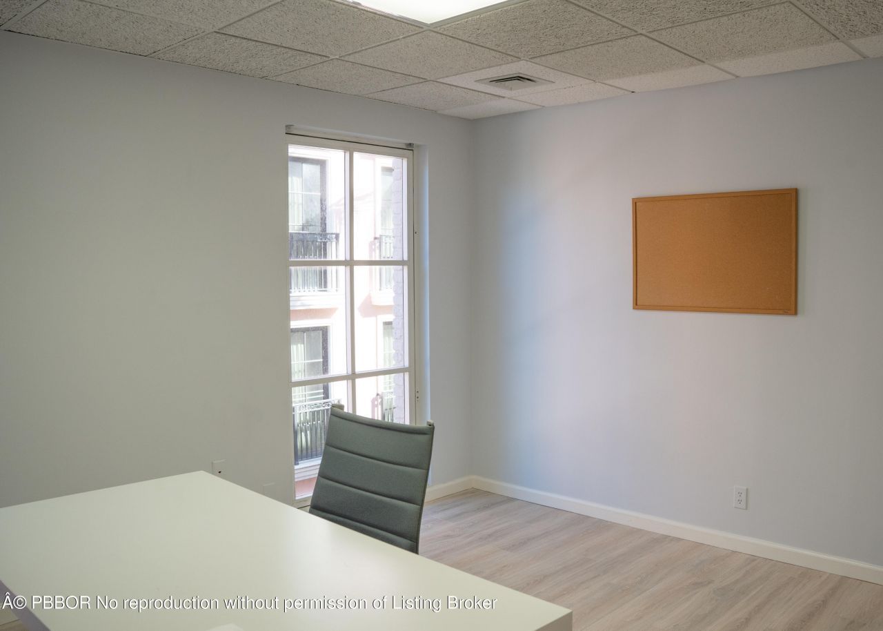 180 Royal Palm Way, Unit 203, Palm Beach, FL 33480 Photo