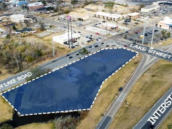 821 W Prien Lake Road W, Lake Charles, LA 70601