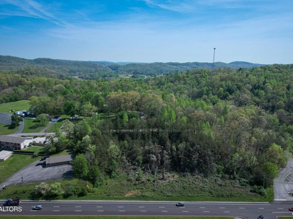 2200 N Gateway Ave, Rockwood, TN 37854