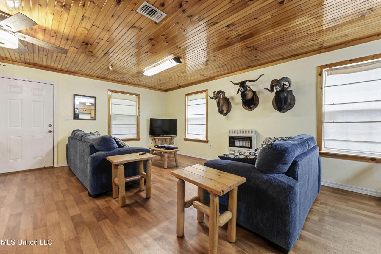 1050 Deep Creek Road, Wiggins, MS 39577 Main Photo