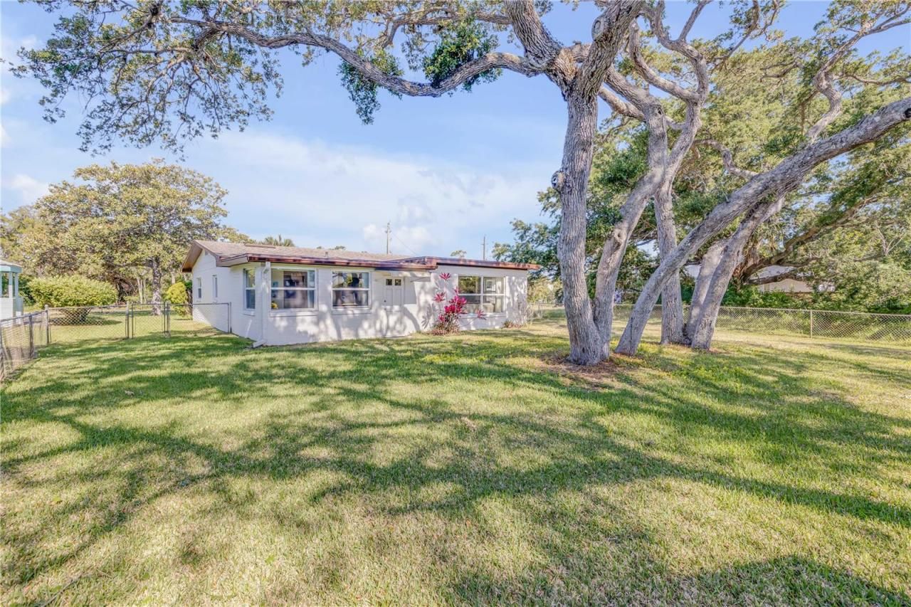 535 S Peninsula Avenue, New Smyrna Beach, FL 32169 Photo