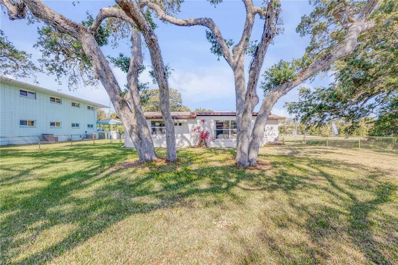 535 S Peninsula Avenue, New Smyrna Beach, FL 32169 Photo