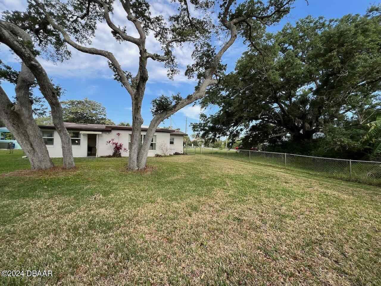 535 S Peninsula Avenue, New Smyrna Beach, FL 32169 Photo