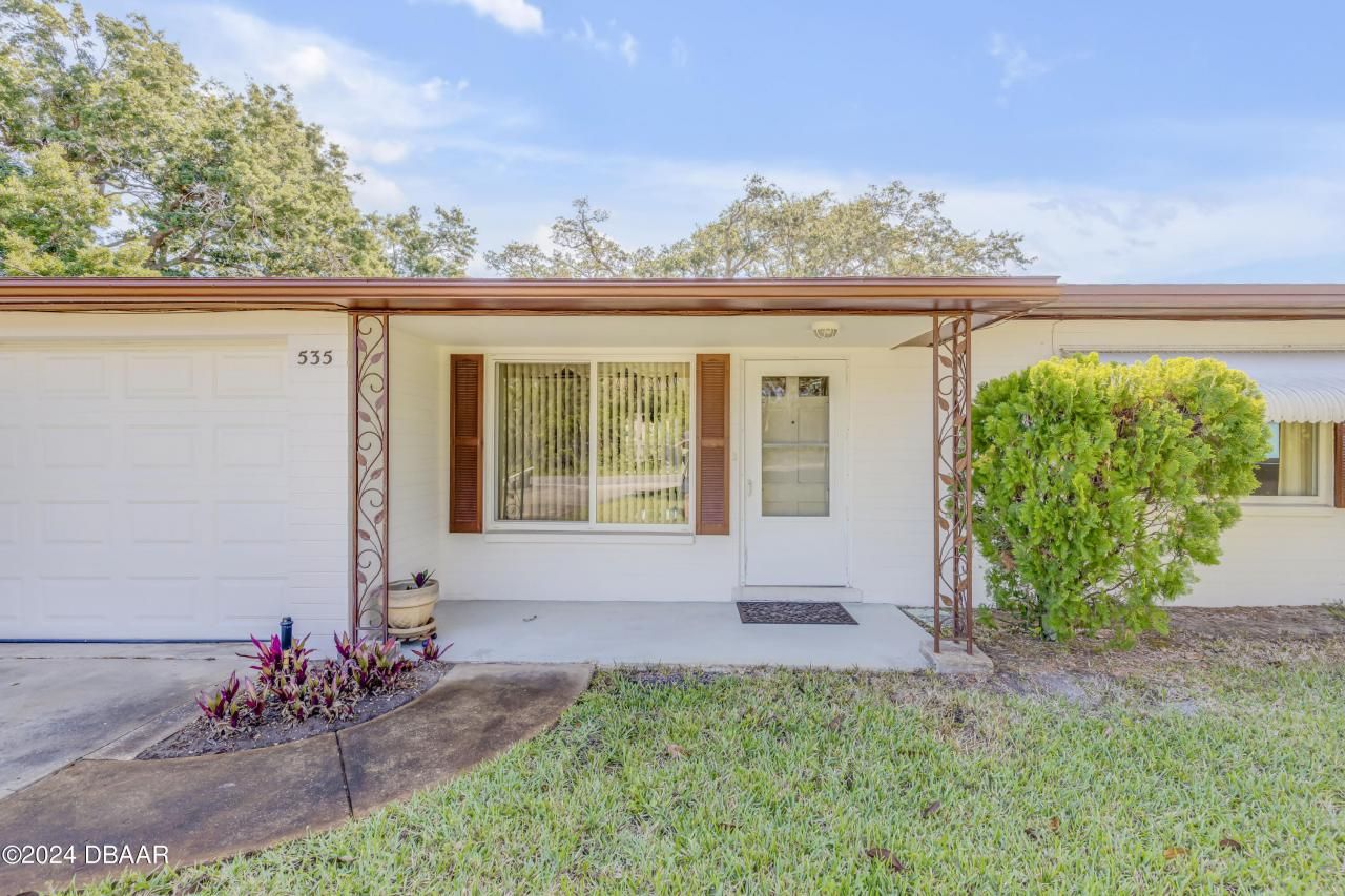 535 S Peninsula Avenue, New Smyrna Beach, FL 32169 Photo