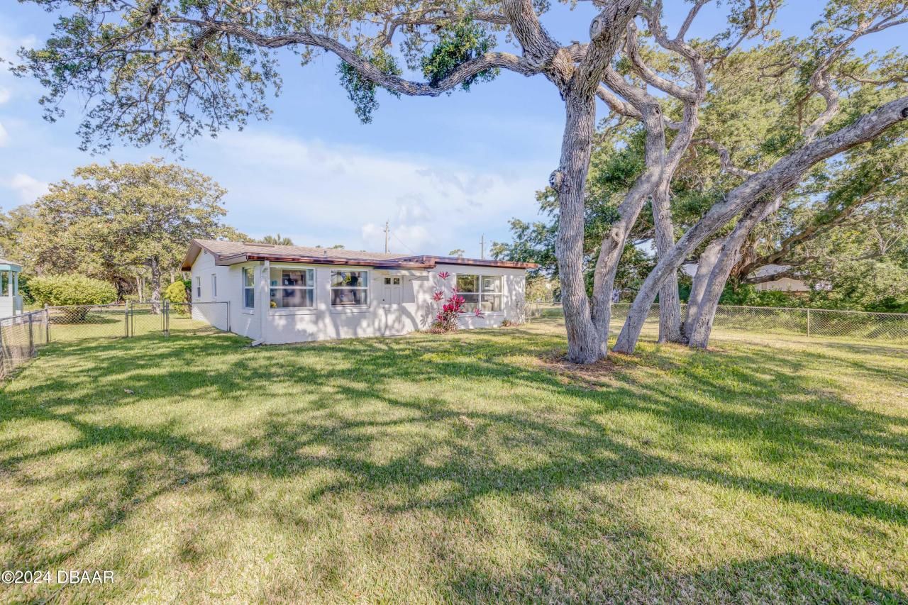 535 S Peninsula Avenue, New Smyrna Beach, FL 32169 Photo