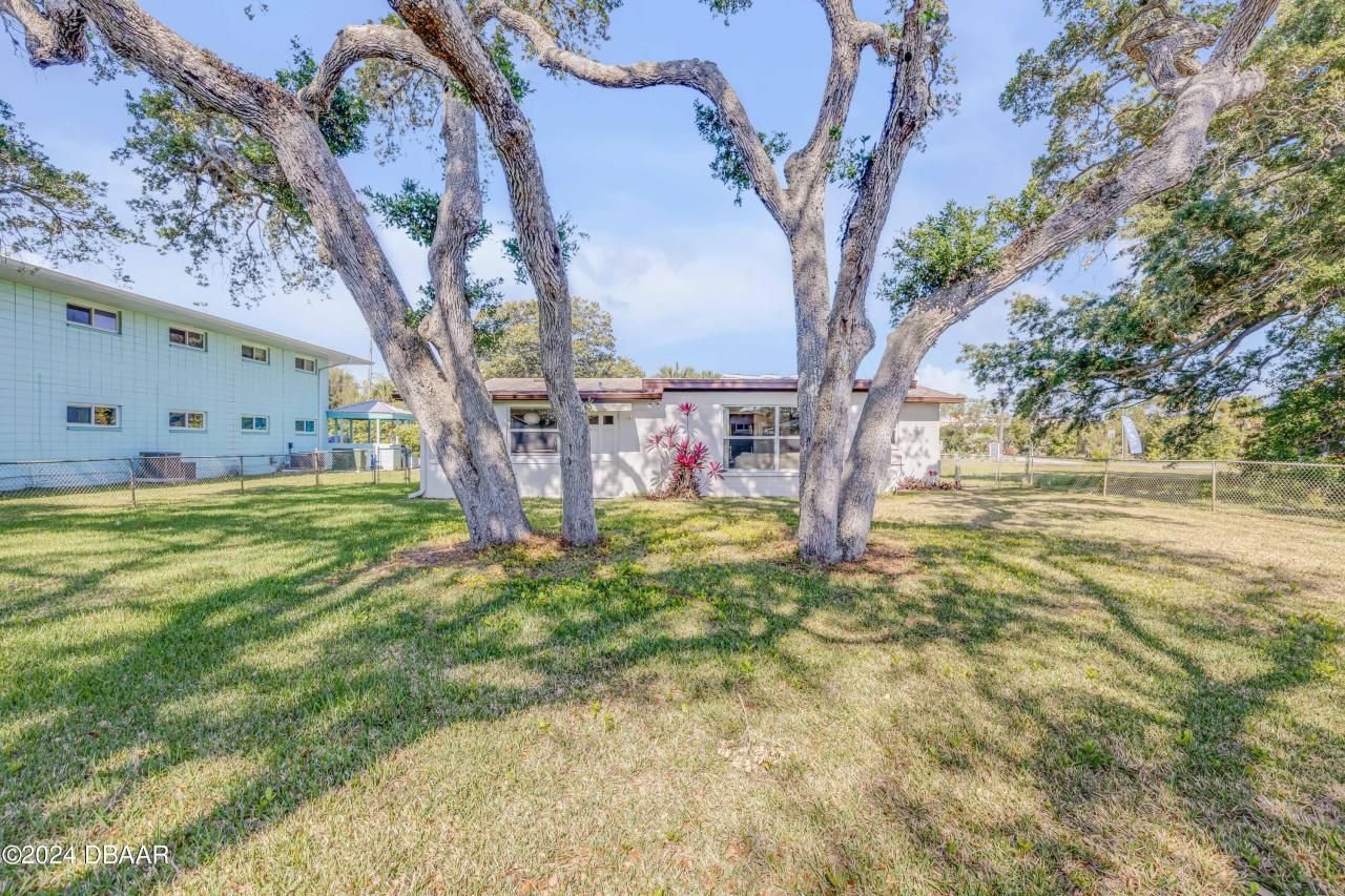 535 S Peninsula Avenue, New Smyrna Beach, FL 32169 Photo