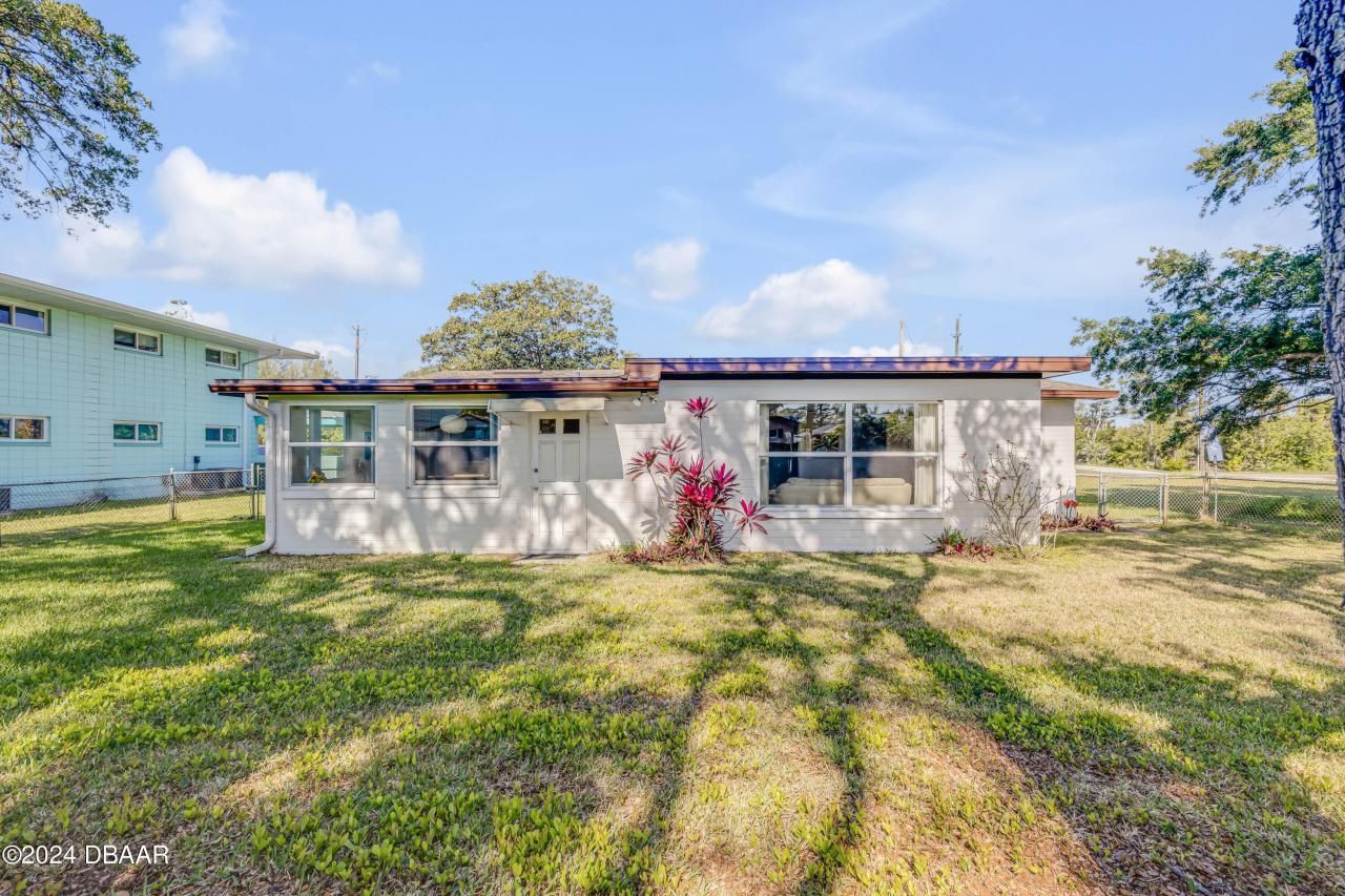 535 S Peninsula Avenue, New Smyrna Beach, FL 32169 Photo