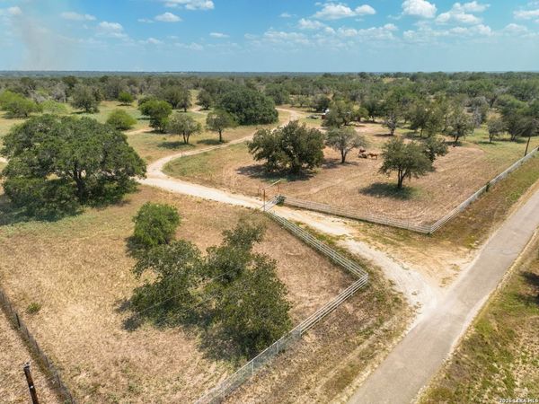 445 Private Road 7822, Natalia, TX 78059