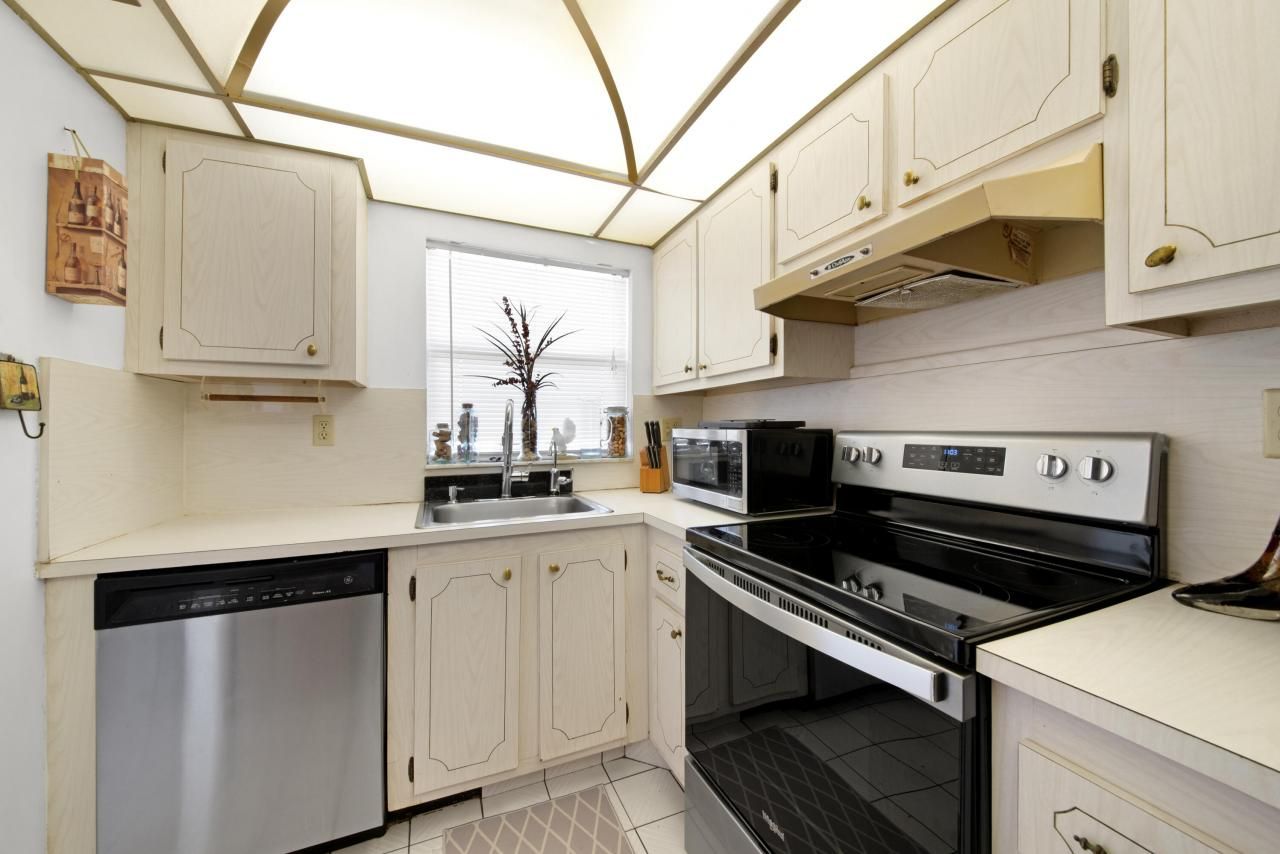 9281 Sunrise Lakes Boulevard, Unit 210, Sunrise, FL 33322 Photo