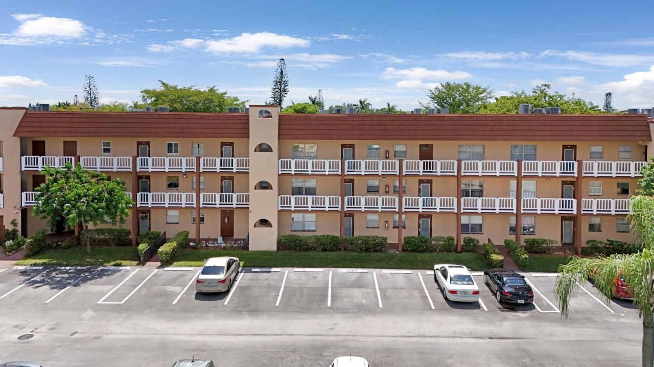 9281 Sunrise Lakes Boulevard, Unit 210, Sunrise, FL 33322 Photo