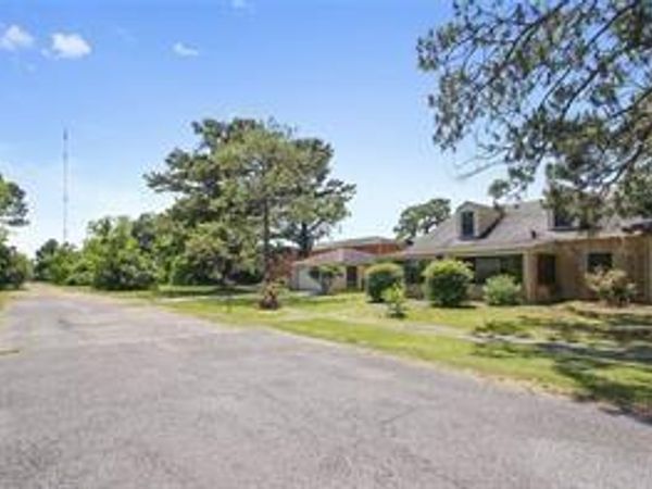 708 BORDENAVE Street, Gretna, LA 70056