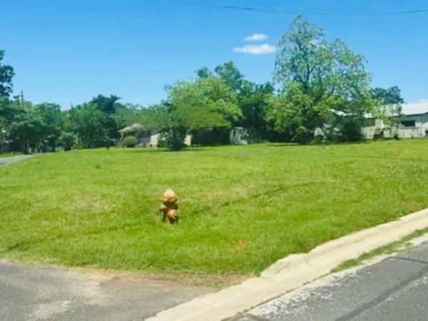 510 W Brenham ST, Elgin, TX 78621