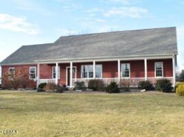 229 HARVEYS Lane, Milton, PA 17847