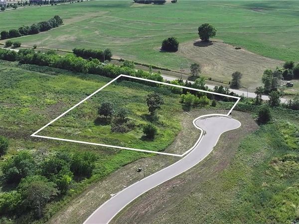 2175 Oakmont Court, Stilwell, KS 66085