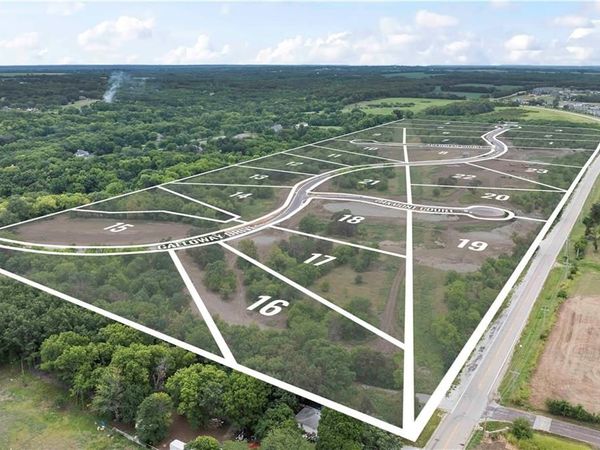2175 Oakmont Court, Stilwell, KS 66085