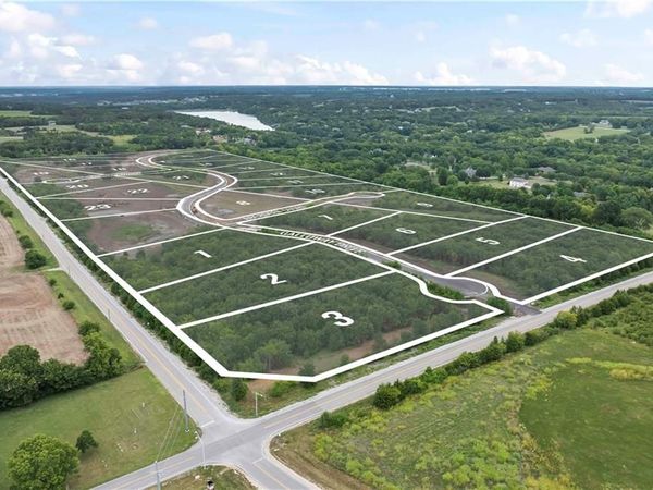 17445 Galloway Drive, Stilwell, KS 66085