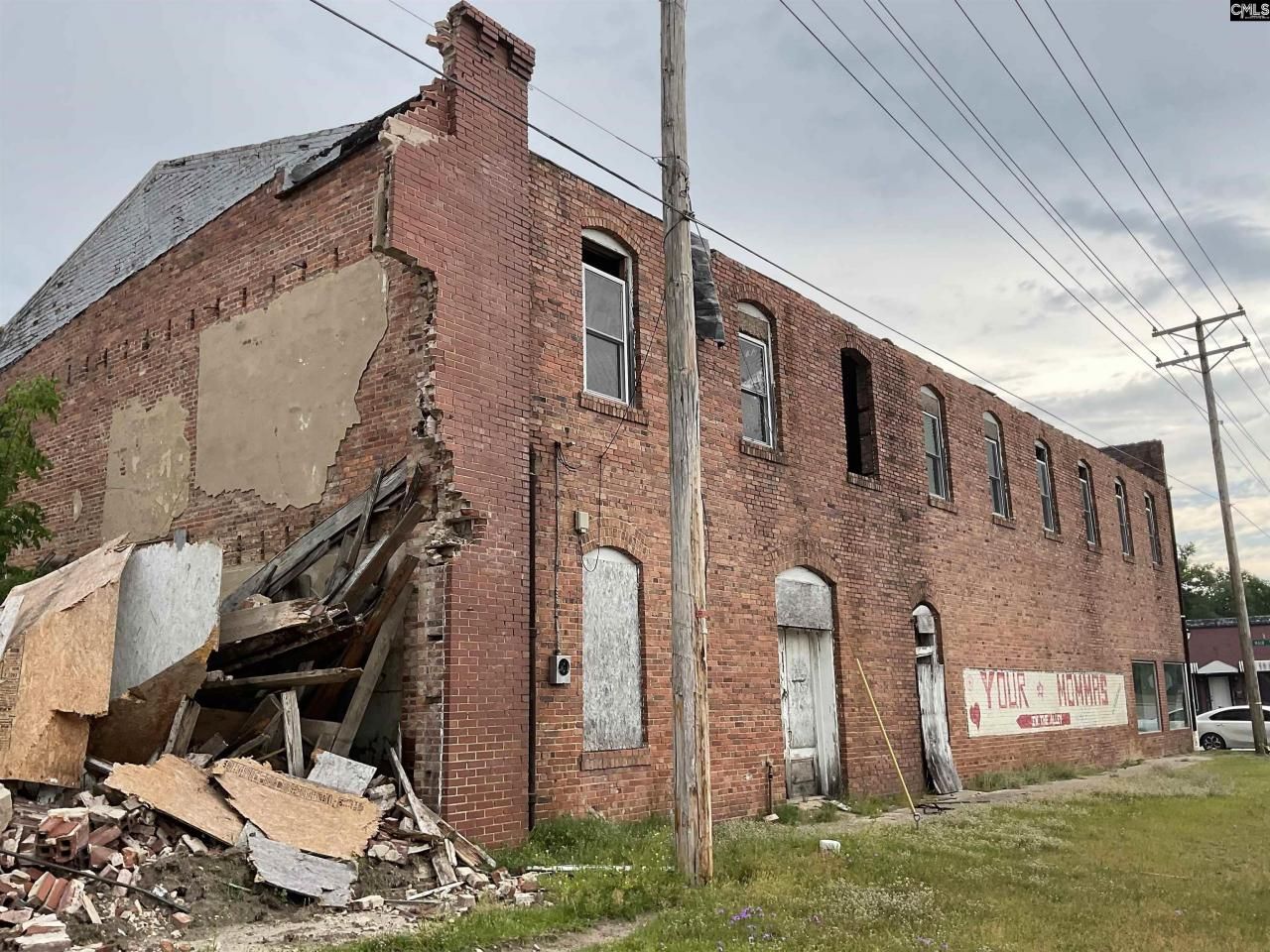 3168 Main Highway Photo 6