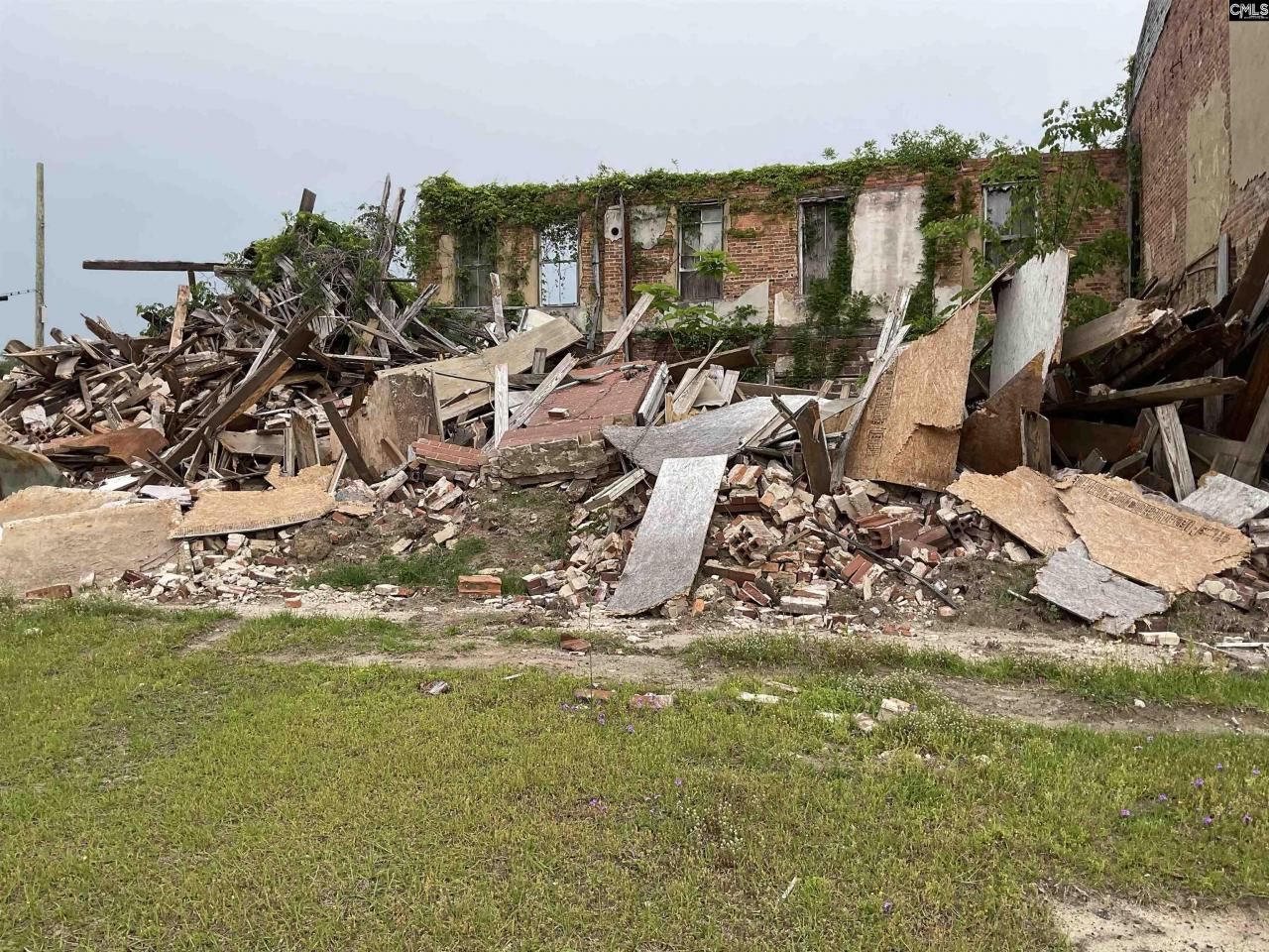 3168 Main Highway Photo 9