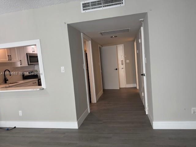 5401 Collins Ave, Unit 209, Miami Beach, FL 33140 Photo