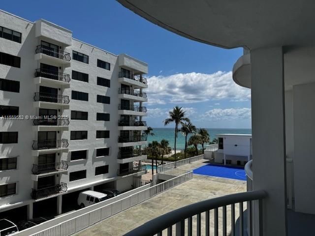 5401 Collins Ave, Unit 209, Miami Beach, FL 33140 Photo