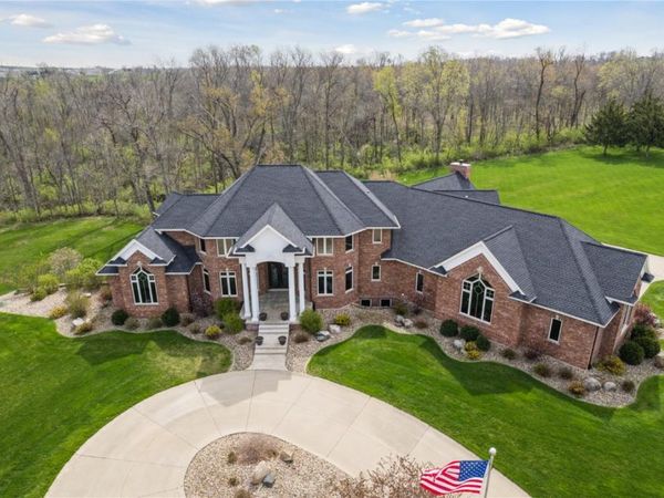 2079 Blue Heron Drive, Springville, IA 52336