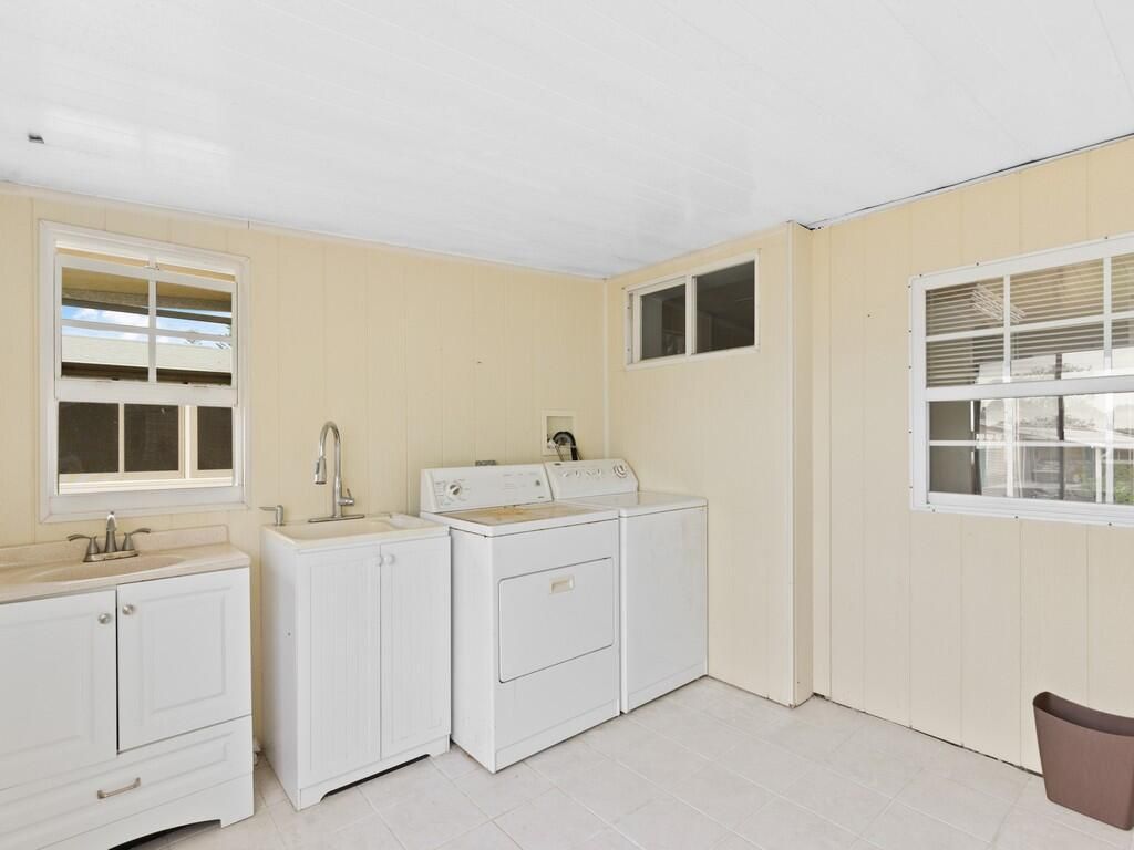 471 Tropical Isles Circle, Fort Pierce, FL 34982 Photo