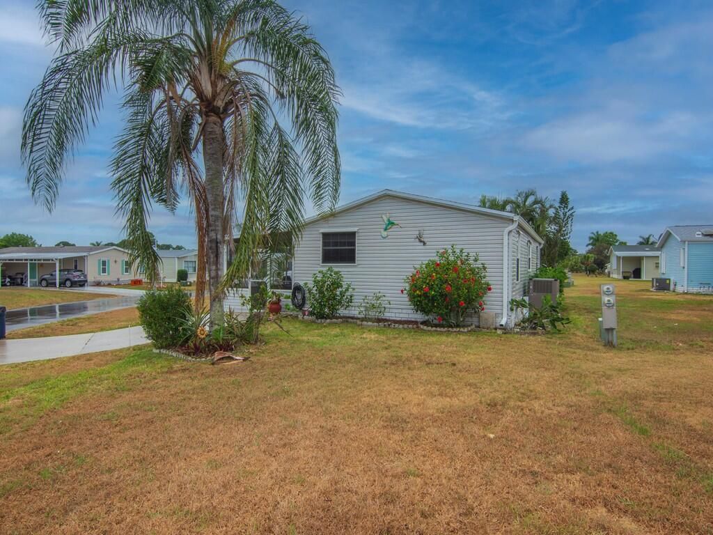 471 Tropical Isles Circle, Fort Pierce, FL 34982 Photo