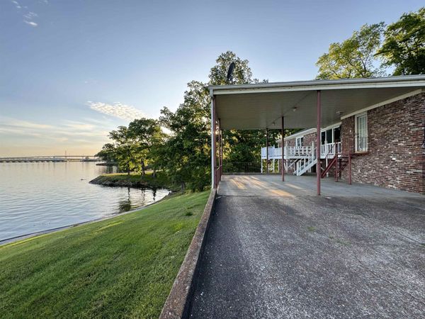 753 Lakeside Dr, Florence, AL 35631