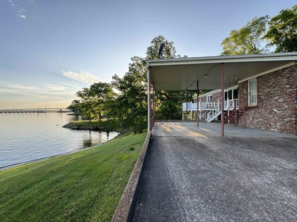 753 Lakeside Dr, Florence, AL