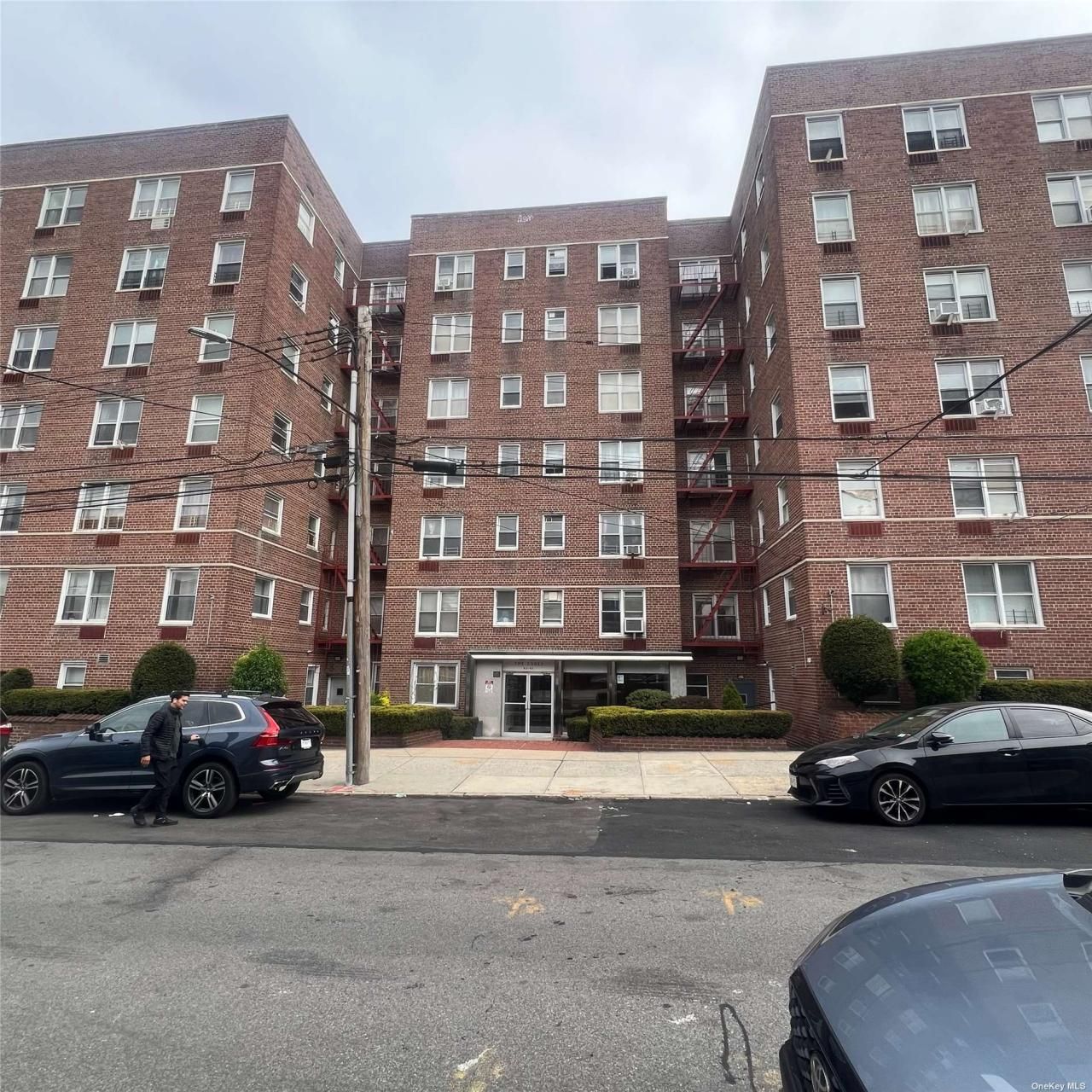 63-45 Saunders Street, Unit 2D, Rego Park, NY 11374 Main Photo