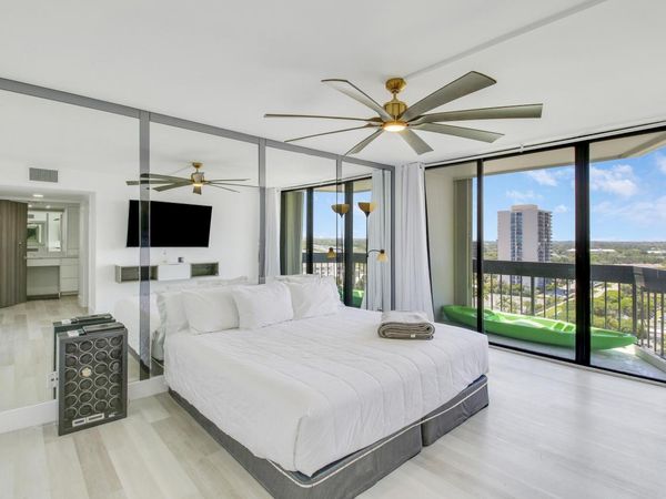 2000 Presidential Way, Unit 1401, West Palm Beach, FL 33401